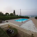 Sea Side Villa *